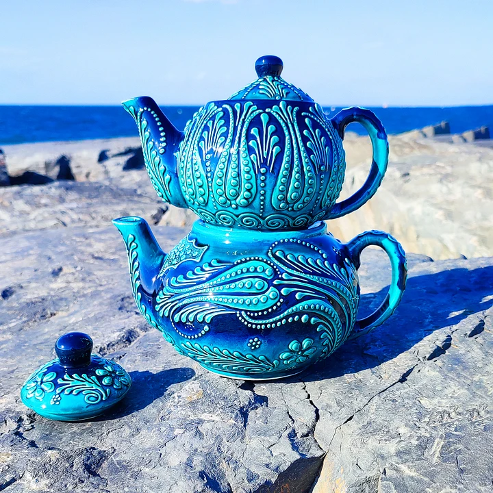 Handcrafted Ceramic Turquoise Teapot – Unique Artisanal Pottery for Tea Lovers product image (1)